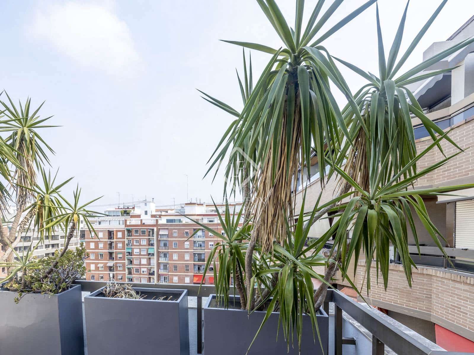 2 bedroom Penthouse for rent in Valencia city with garage - € 2,300 (Ref: 4671282)