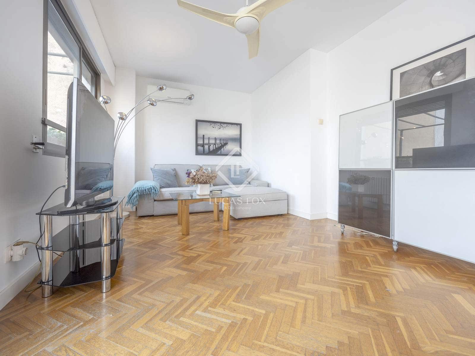 2 bedroom Penthouse for rent in Valencia city with garage - € 2,300 (Ref: 4671282)