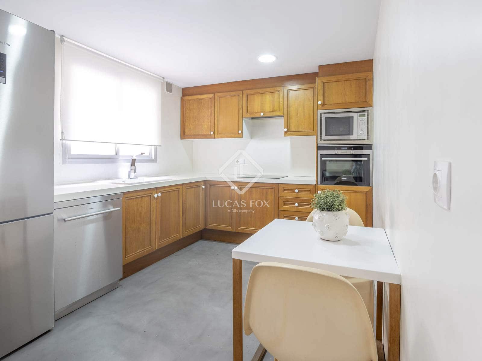 2 bedroom Penthouse for rent in Valencia city with garage - € 2,300 (Ref: 4671282)
