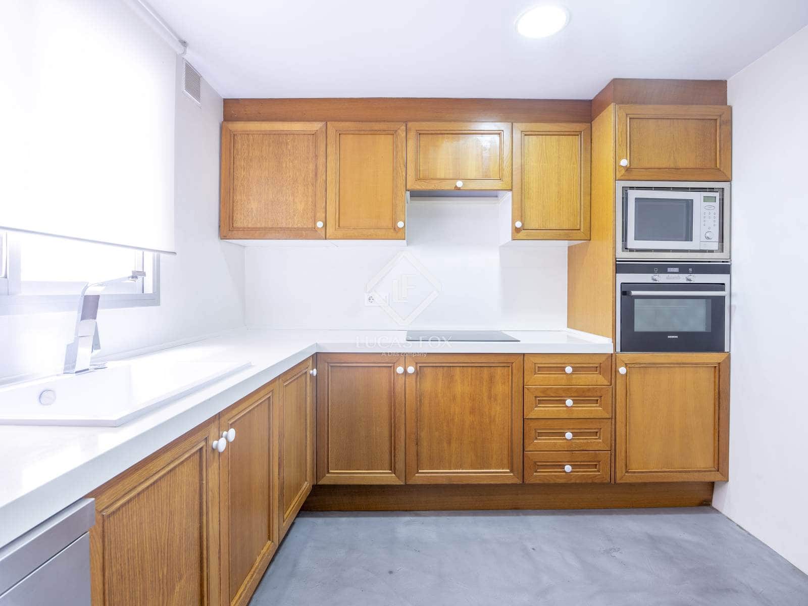 2 bedroom Penthouse for rent in Valencia city with garage - € 2,300 (Ref: 4671282)