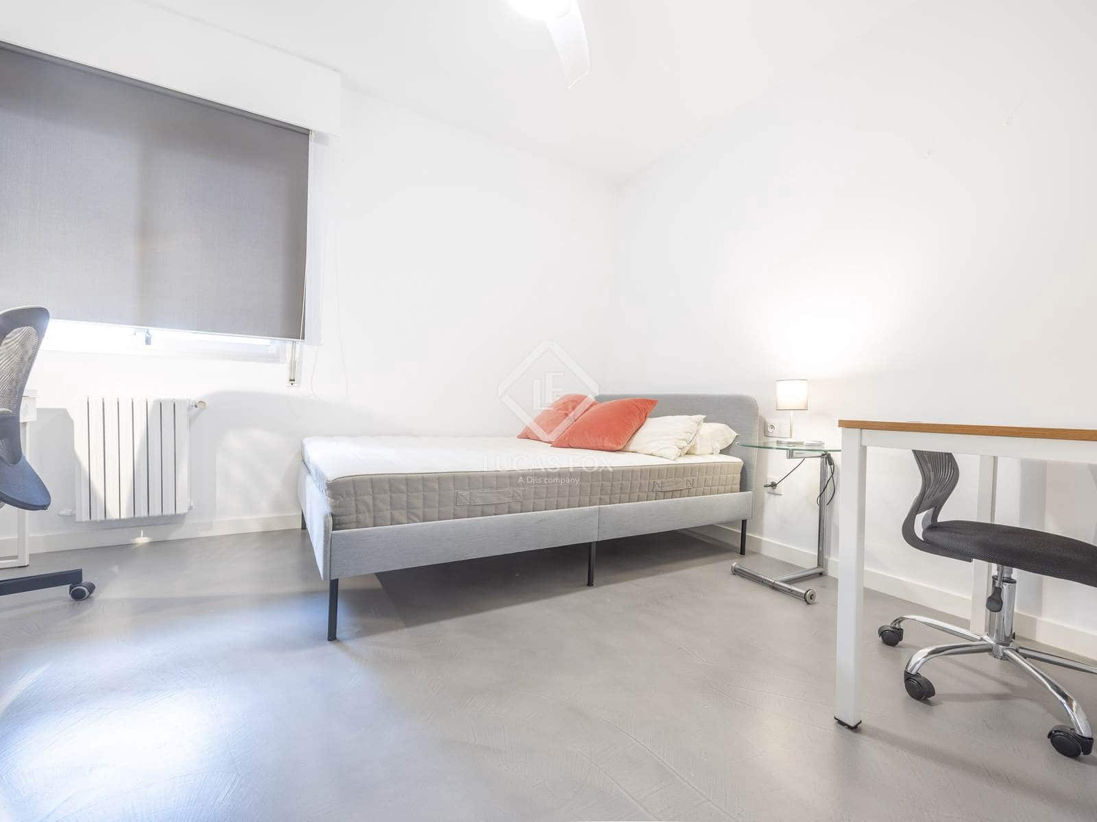2 bedroom Penthouse for rent in Valencia city with garage - € 2,300 (Ref: 4671282)