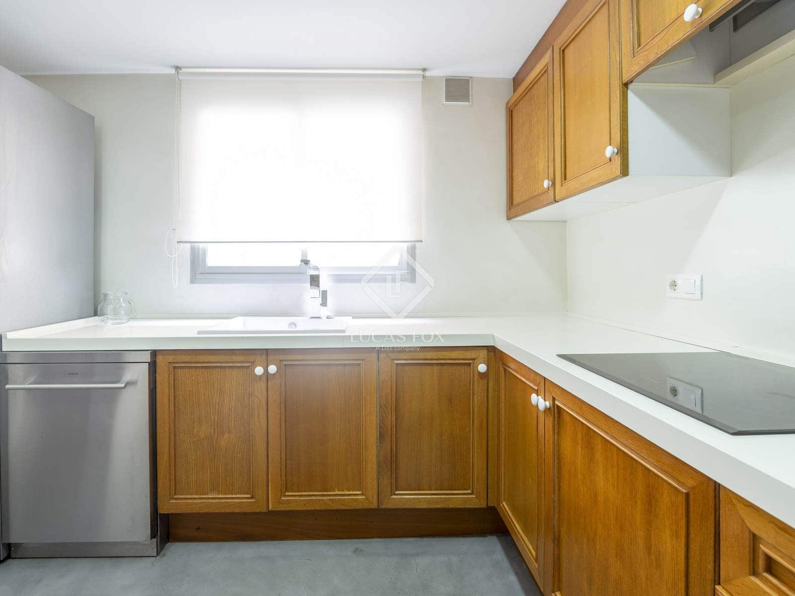 2 bedroom Penthouse for rent in Valencia city with garage - € 2,300 (Ref: 4671282)