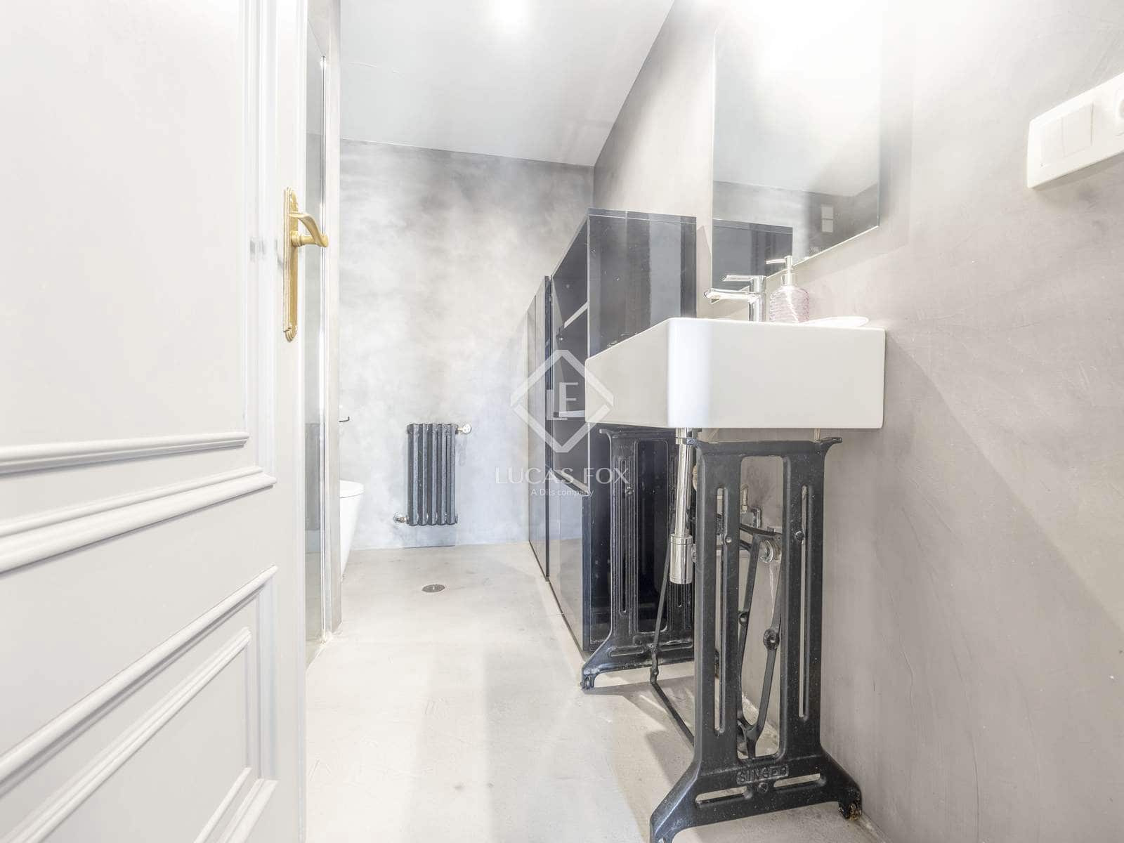 2 bedroom Penthouse for rent in Valencia city with garage - € 2,300 (Ref: 4671282)