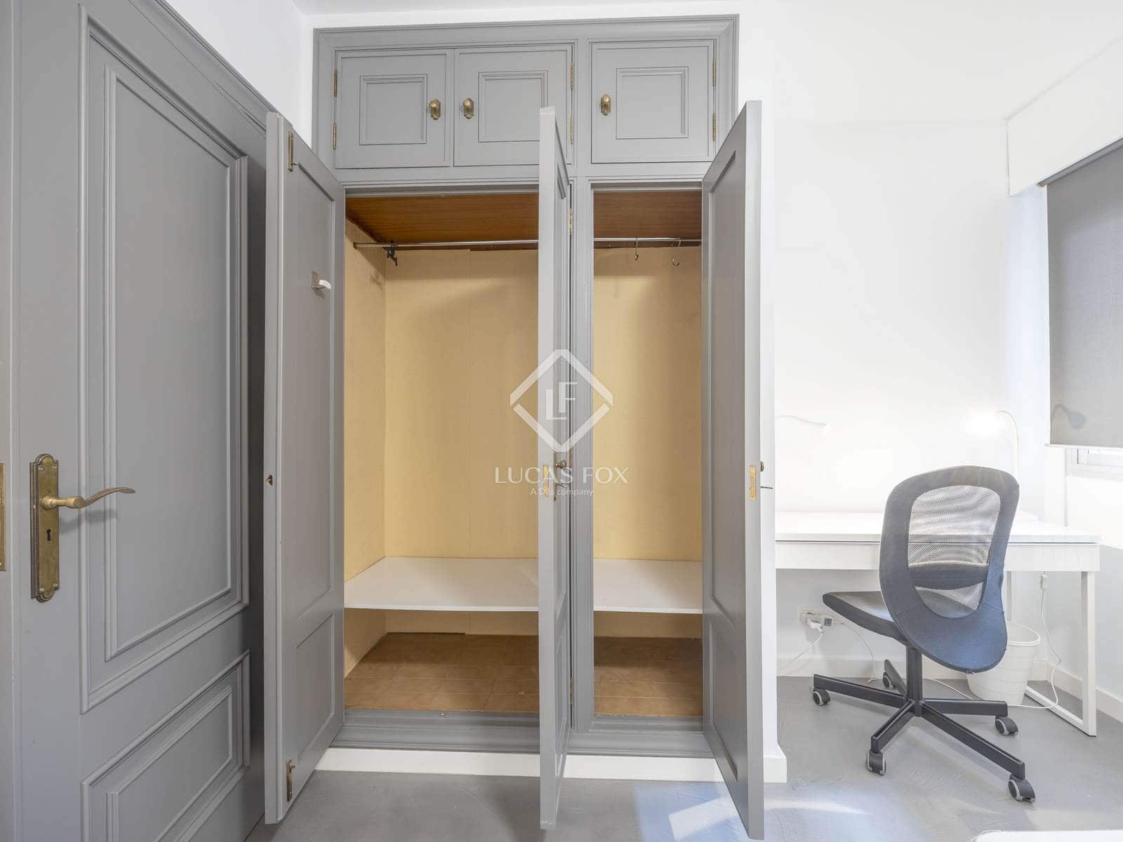 2 bedroom Penthouse for rent in Valencia city with garage - € 2,300 (Ref: 4671282)
