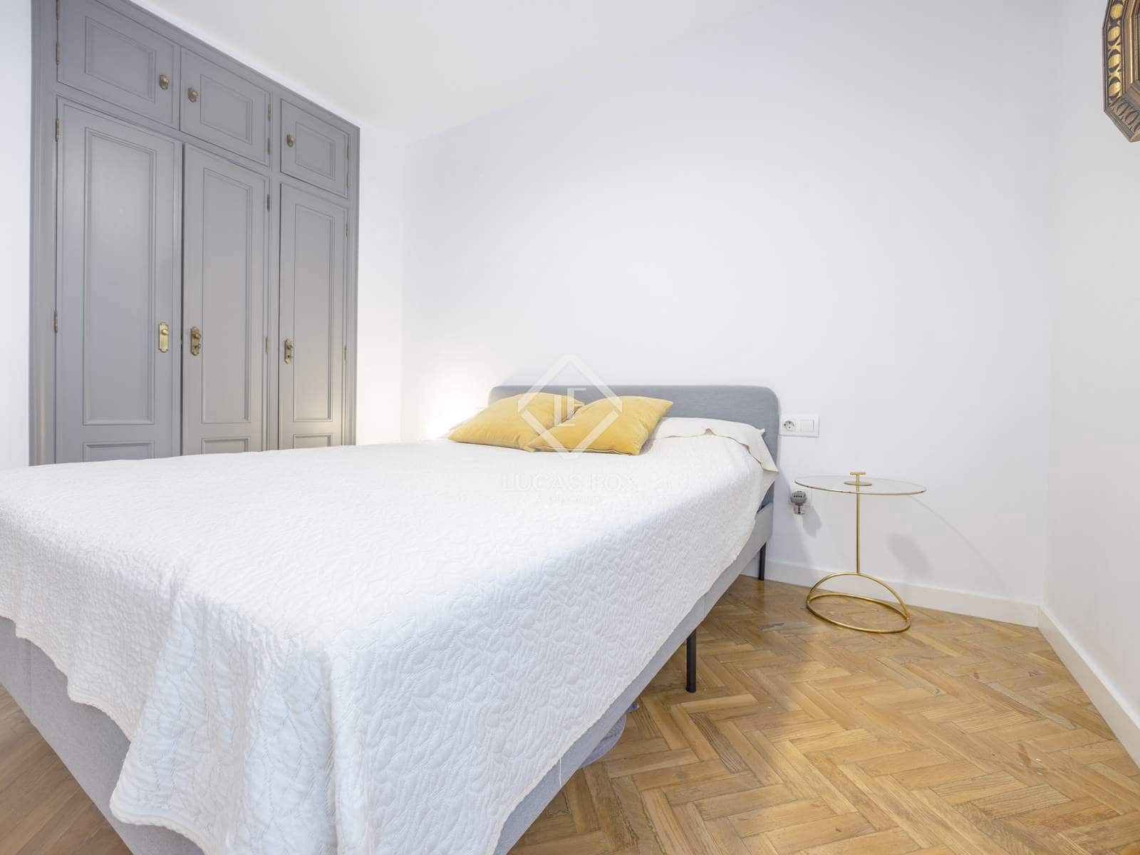 2 bedroom Penthouse for rent in Valencia city with garage - € 2,300 (Ref: 4671282)