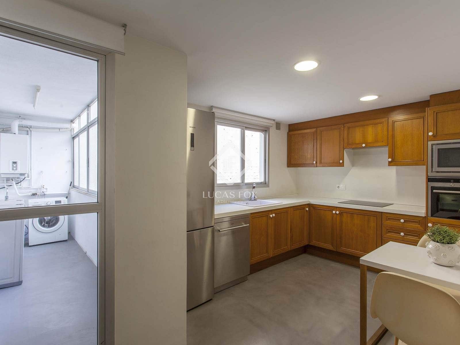 2 bedroom Penthouse for rent in Valencia city with garage - € 2,300 (Ref: 4671282)