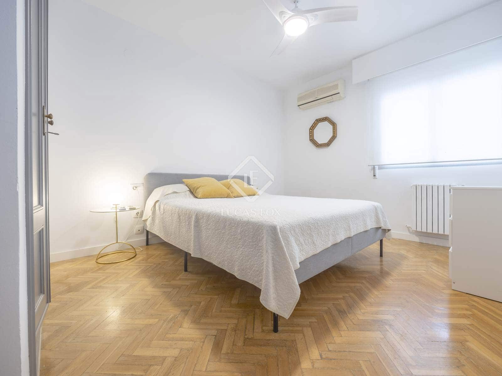 2 bedroom Penthouse for rent in Valencia city with garage - € 2,300 (Ref: 4671282)