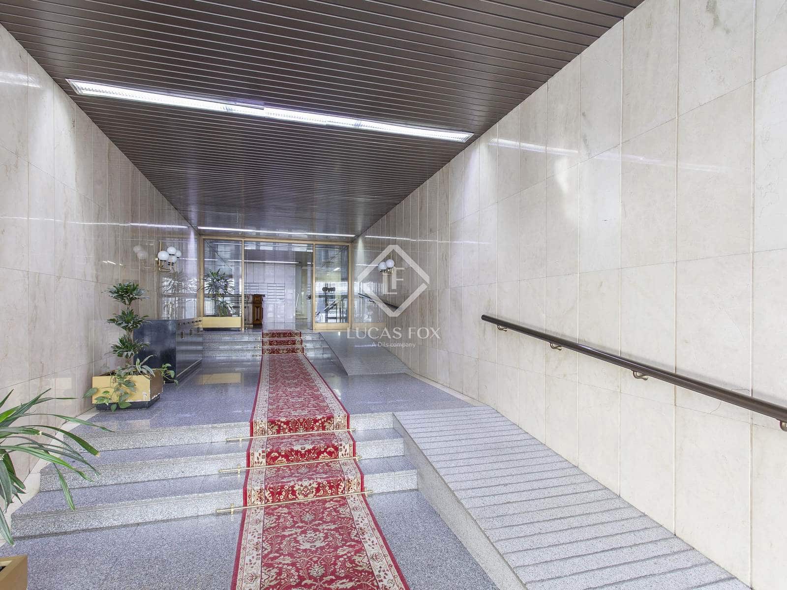2 bedroom Penthouse for rent in Valencia city with garage - € 2,300 (Ref: 4671282)