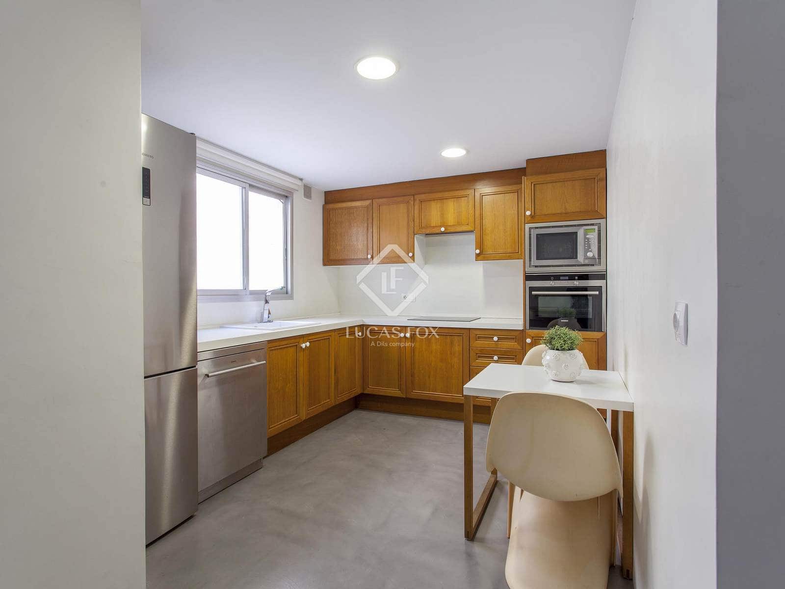 2 bedroom Penthouse for rent in Valencia city with garage - € 2,300 (Ref: 4671282)