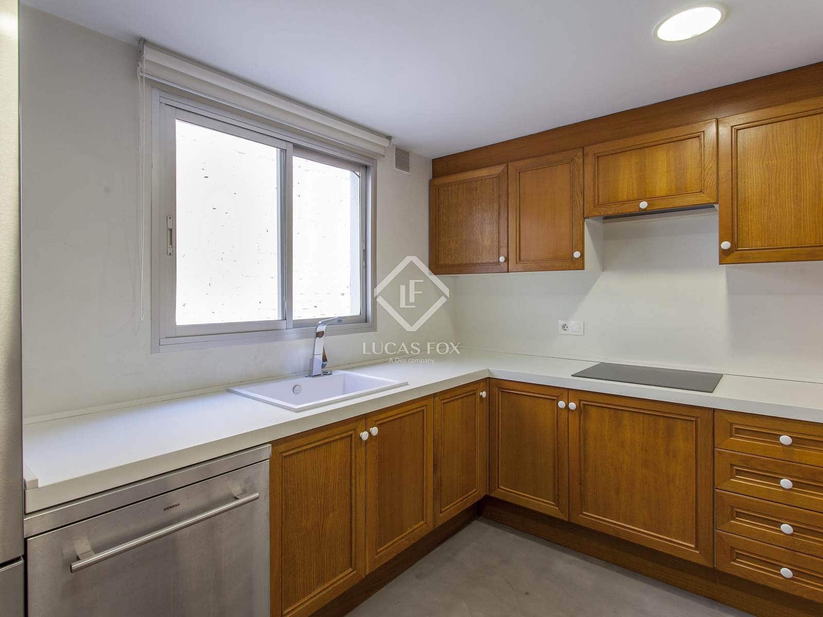 2 bedroom Penthouse for rent in Valencia city with garage - € 2,300 (Ref: 4671282)