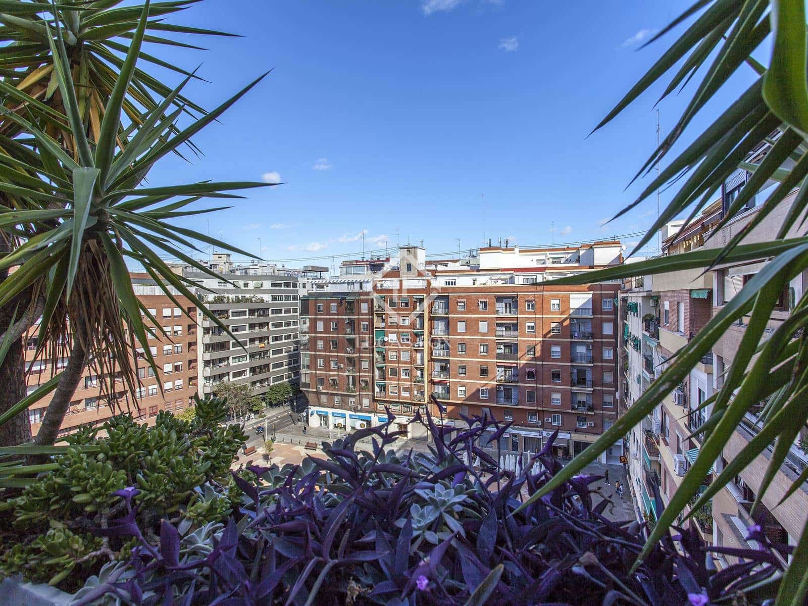2 bedroom Penthouse for rent in Valencia city with garage - € 2,300 (Ref: 4671282)