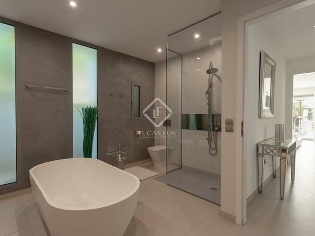 9 soverom Villa til salgs i Ibiza by med svømmebasseng garasje - € 6 250 000 (Ref: 4706194)