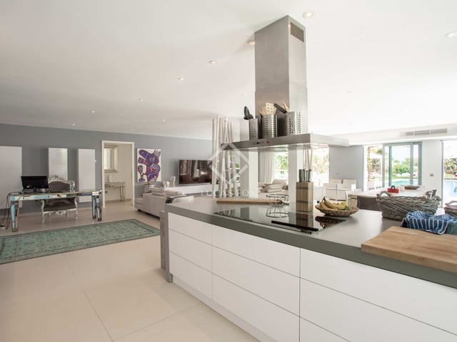 9 soverom Villa til salgs i Ibiza by med svømmebasseng garasje - € 6 250 000 (Ref: 4706194)