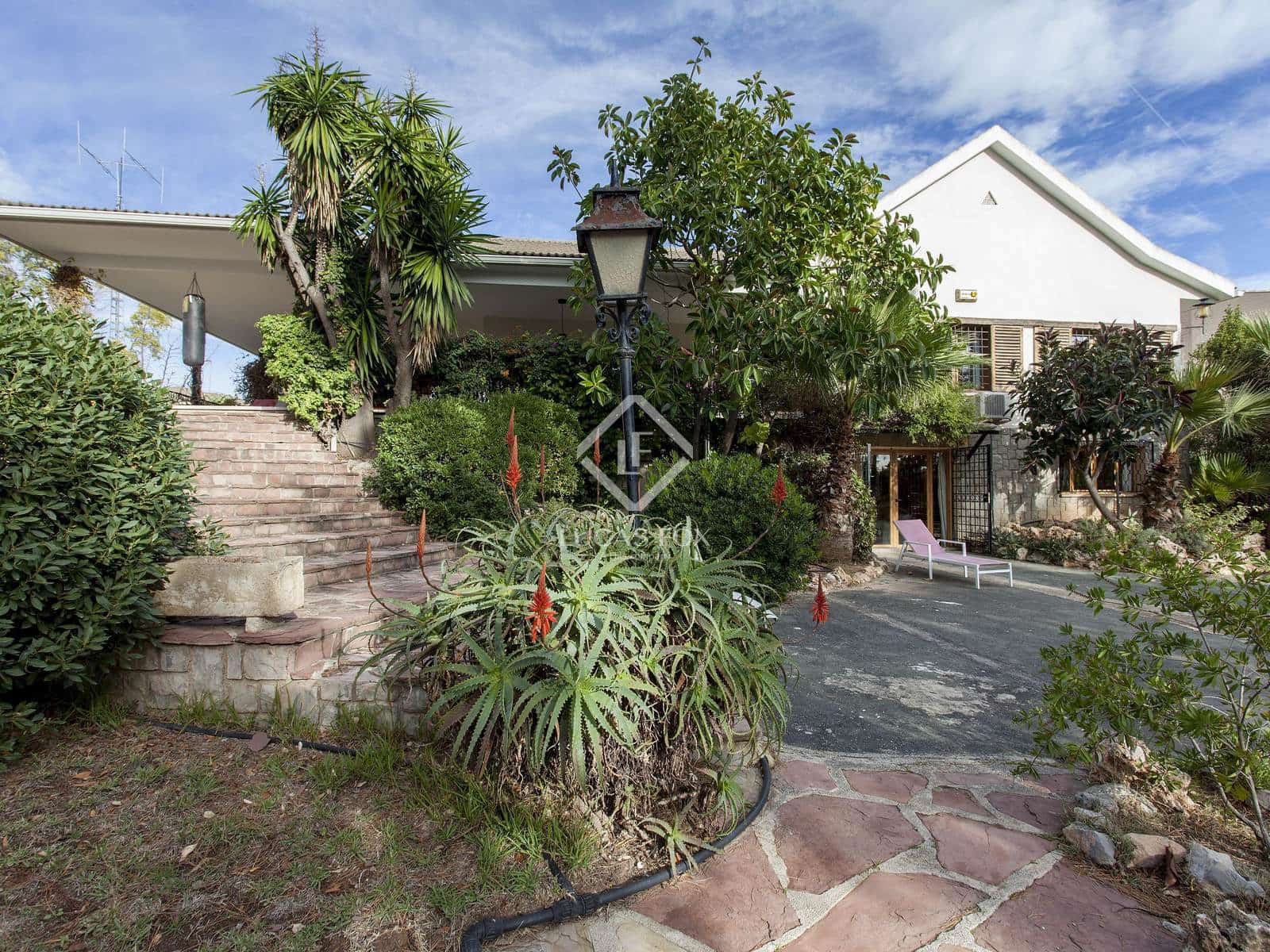 7 sovrum Villa till salu i La Canada med pool garage - 1 125 000 € (Ref: 4993981)