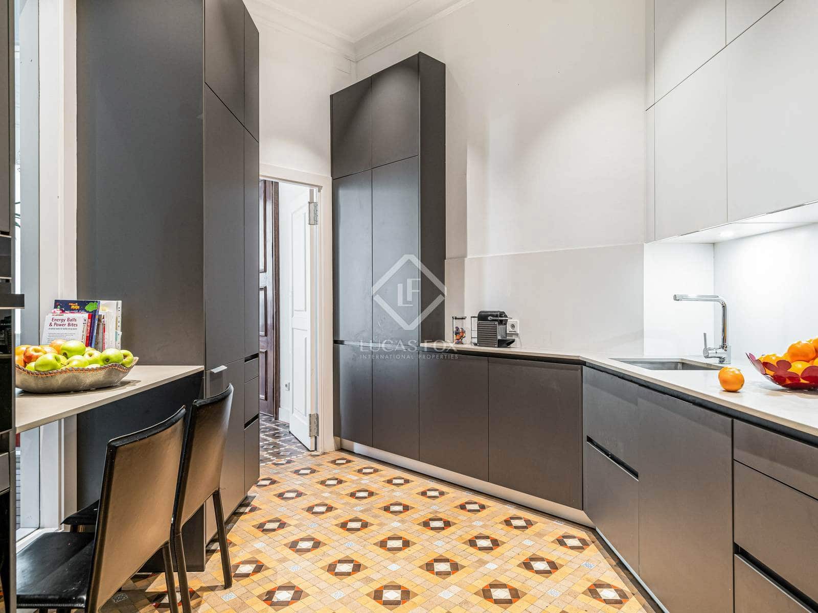 5 bedroom Apartment for sale in Barcelona city - € 1,895,000 (Ref: 5167362)