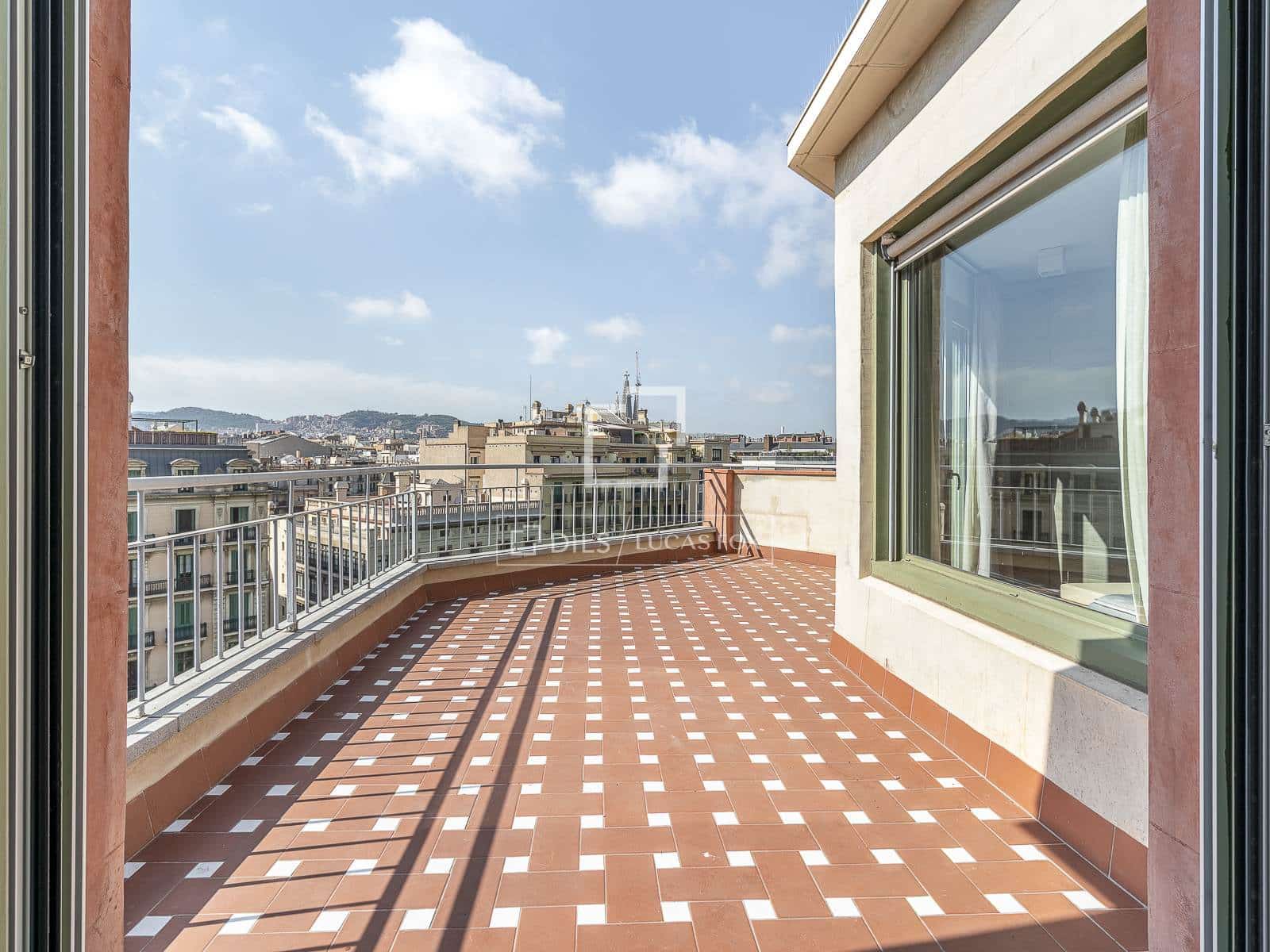 2 slaapkamer Penthouse te koop in Barcelona stad - € 899.000 (Ref: 5375547)