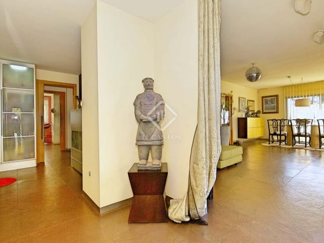 4 slaapkamer Villa te koop in Alicante stad met garage - € 1.400.000 (Ref: 5684135)