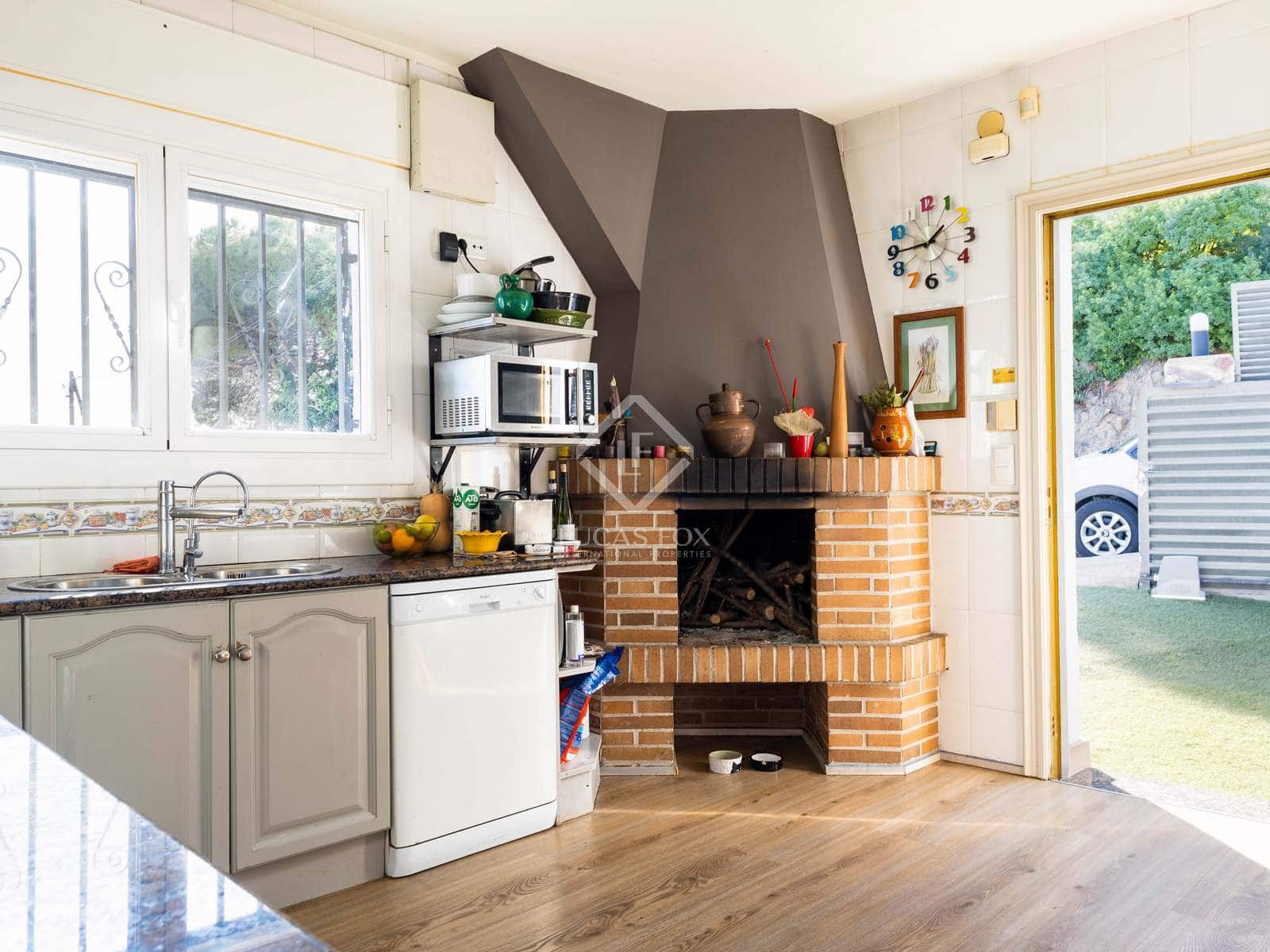 6 soverom Villa til salgs i Cabrils med garasje - € 890 000 (Ref: 5702607)