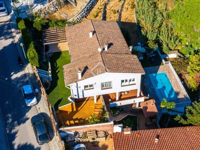 6 sovrum Villa till salu i Cabrils med garage - 890 000 € (Ref: 5702607)