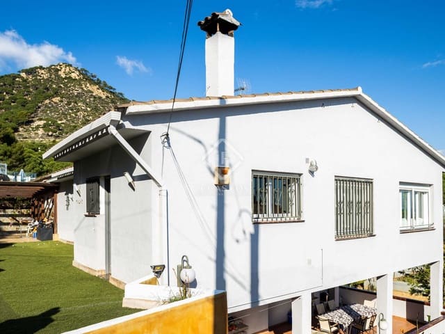 6 sovrum Villa till salu i Cabrils med garage - 890 000 € (Ref: 5702607)