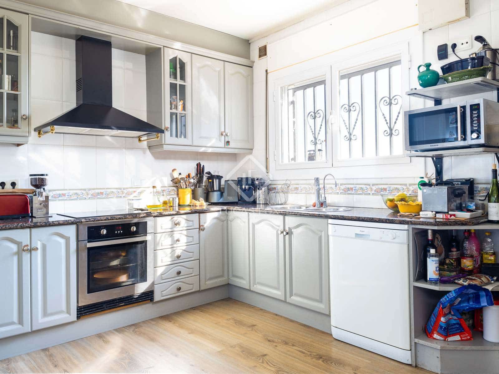 6 soverom Villa til salgs i Cabrils med garasje - € 890 000 (Ref: 5702607)