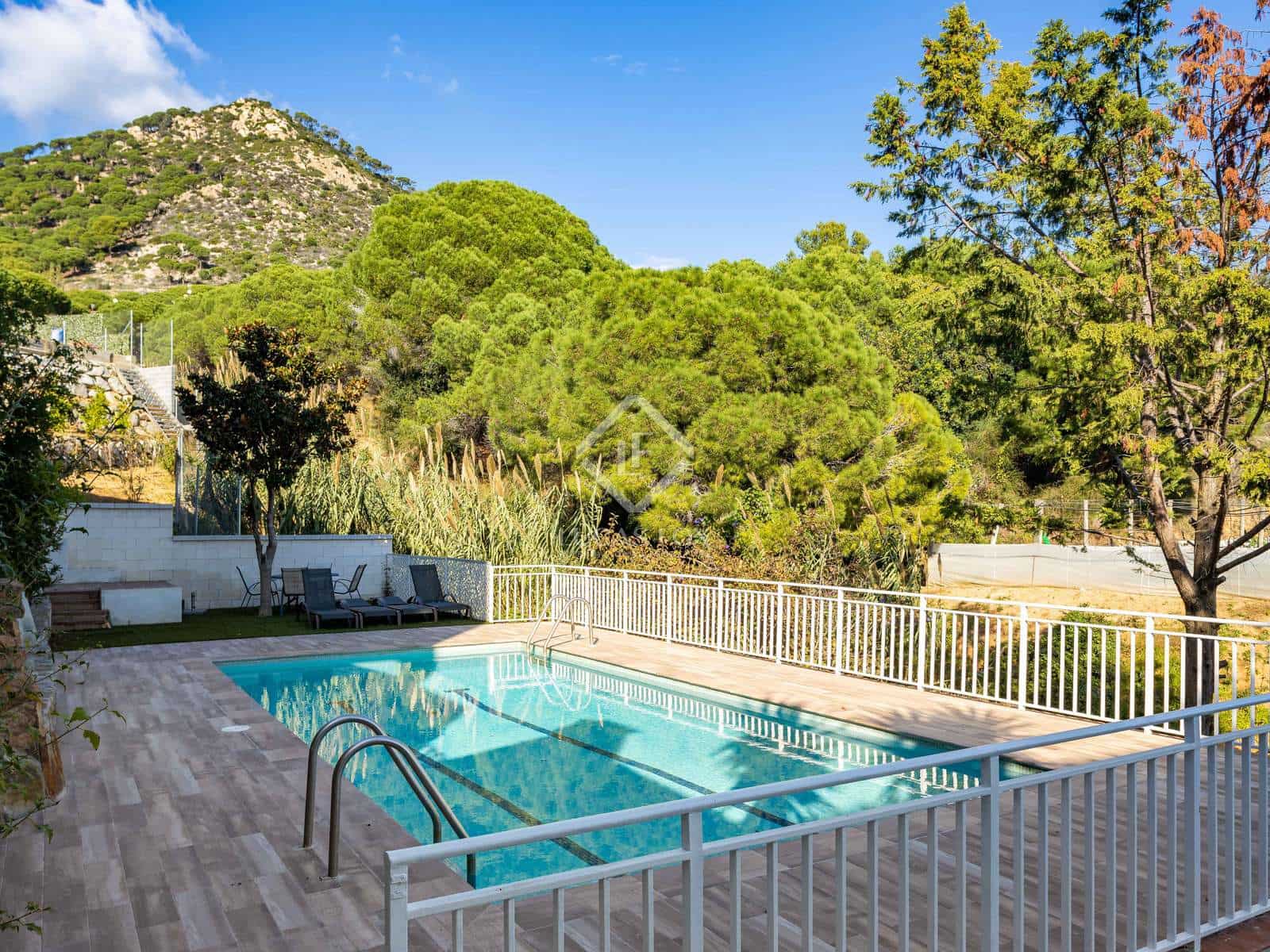 6 soverom Villa til salgs i Cabrils med garasje - € 890 000 (Ref: 5702607)