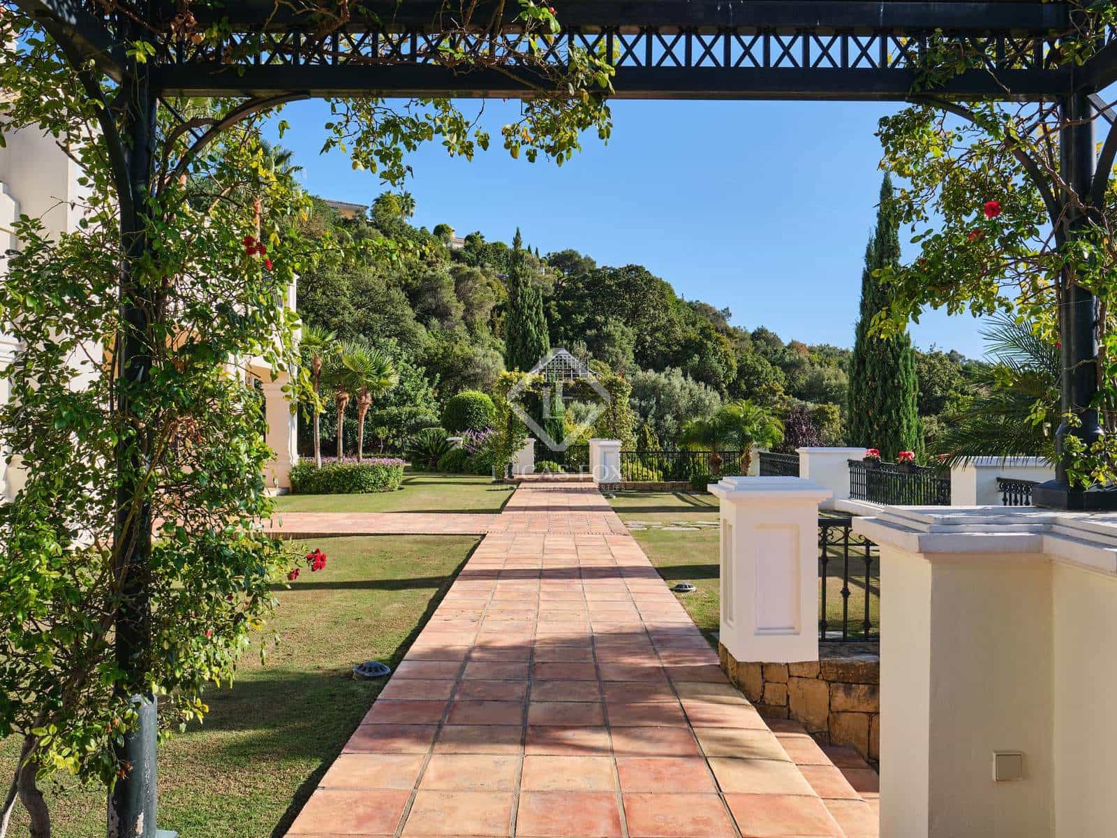 10 slaapkamer Villa te koop in Benahavis met zwembad garage - € 11.800.000 (Ref: 5988727)