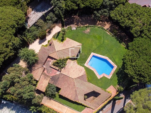 5 slaapkamer Villa te koop in Sant Andreu de Llavaneres met zwembad garage - € 1.800.000 (Ref: 6380072)