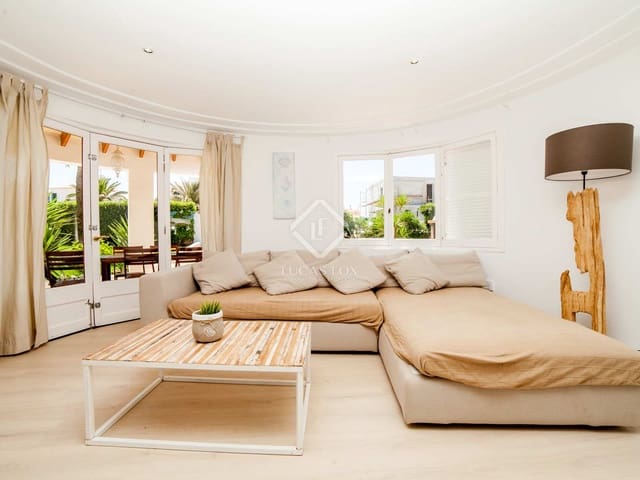 4 soverom Villa til salgs i Ciutadella de Menorca med svømmebasseng garasje - € 997 000 (Ref: 6380105)