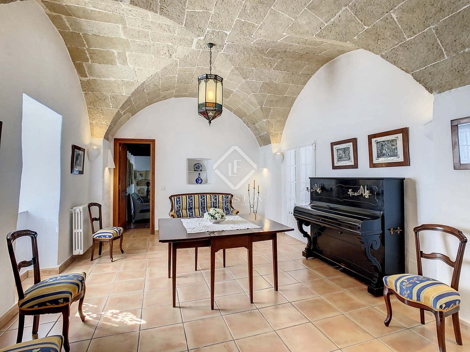 7 soveværelse Finca/Landehus til salg i Alayor / Alaior med swimmingpool garage - € 3.995.000 (Ref: 6380115)