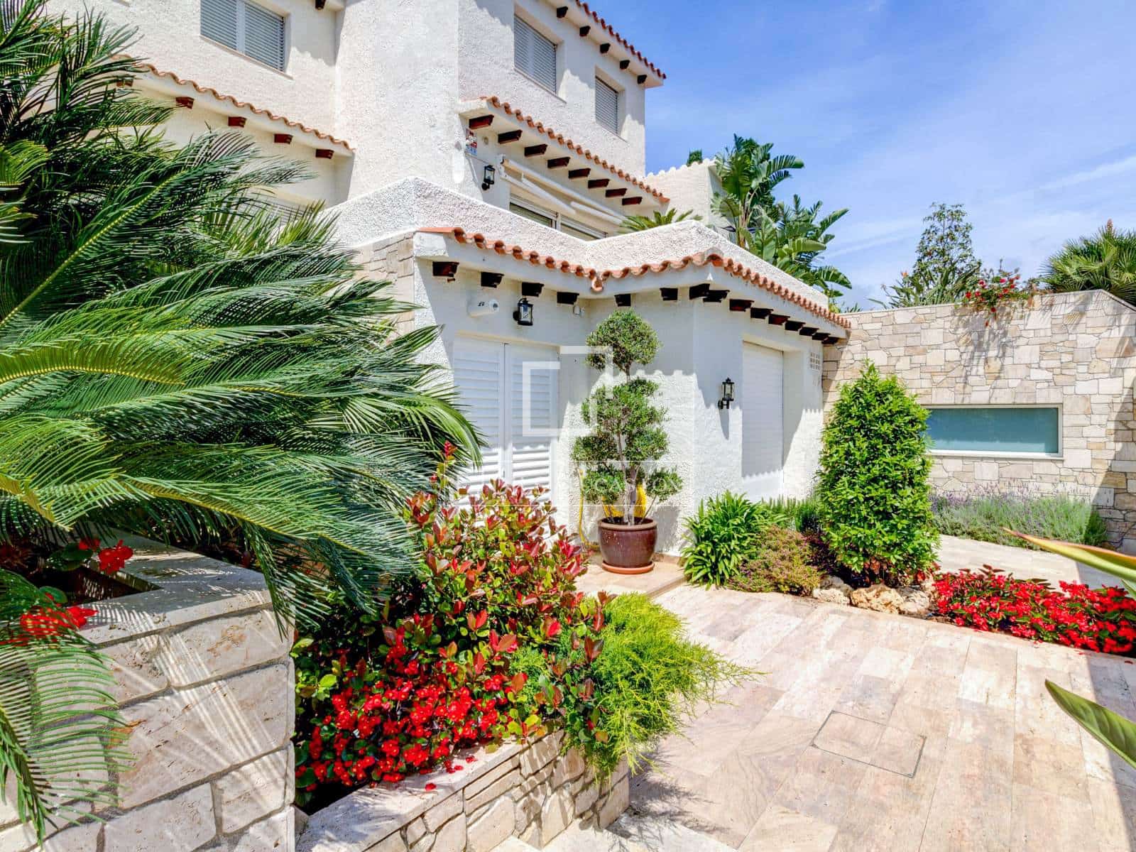 5 bedroom Villa for sale in Roda de Bara with pool garage - € 2,600,000 (Ref: 6380198)