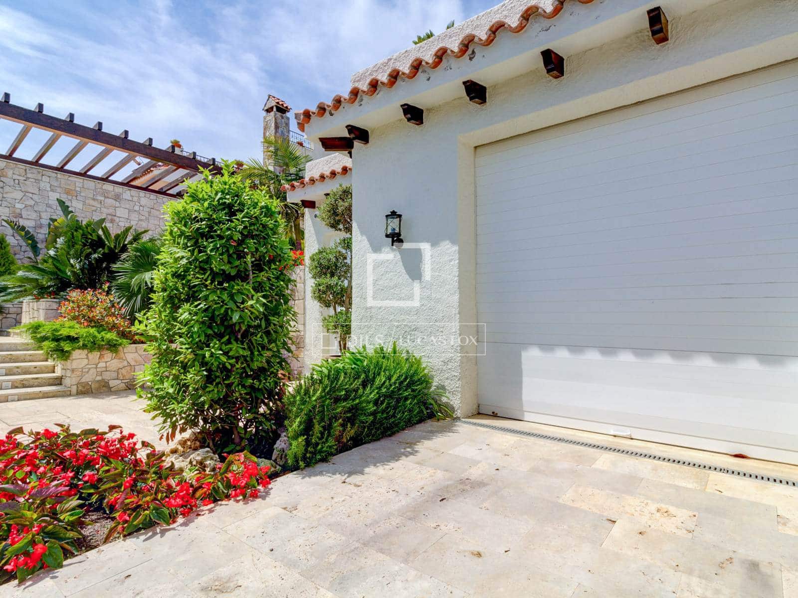 5 bedroom Villa for sale in Roda de Bara with pool garage - € 2,600,000 (Ref: 6380198)