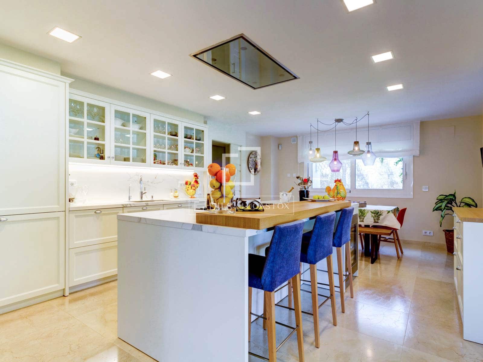 5 bedroom Villa for sale in Roda de Bara with pool garage - € 2,600,000 (Ref: 6380198)