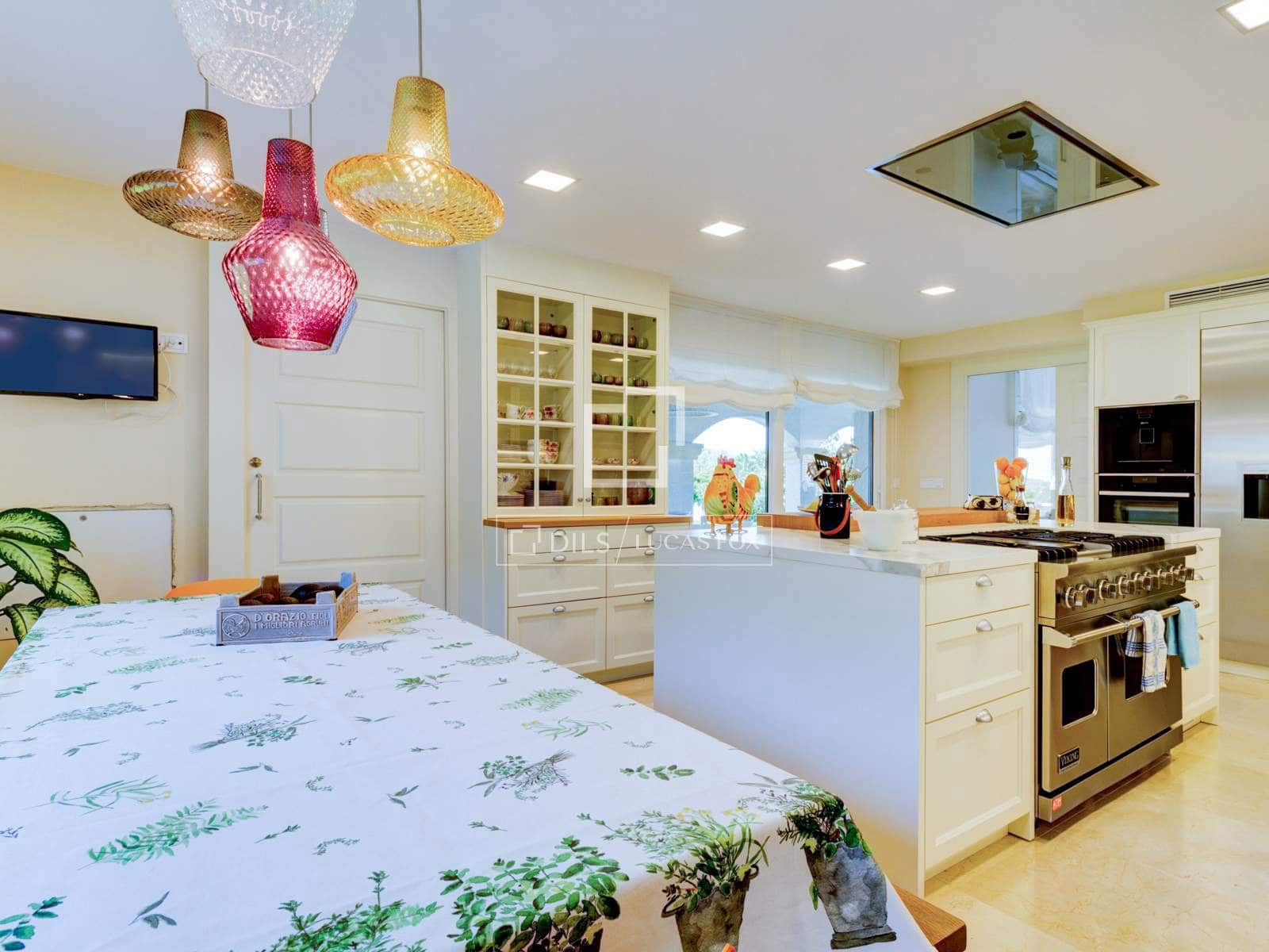 5 bedroom Villa for sale in Roda de Bara with pool garage - € 2,600,000 (Ref: 6380198)