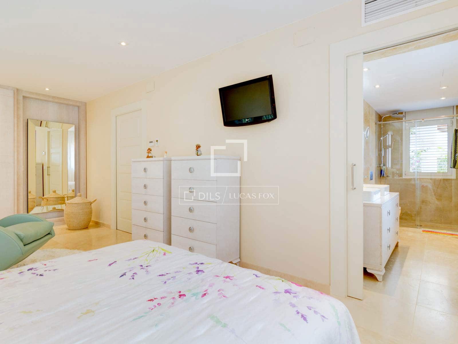 5 bedroom Villa for sale in Roda de Bara with pool garage - € 2,600,000 (Ref: 6380198)