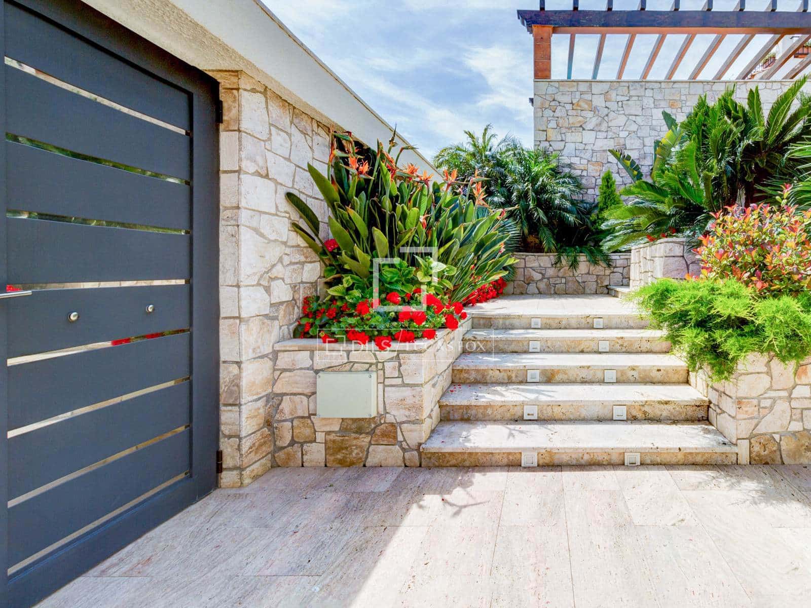 5 bedroom Villa for sale in Roda de Bara with pool garage - € 2,600,000 (Ref: 6380198)