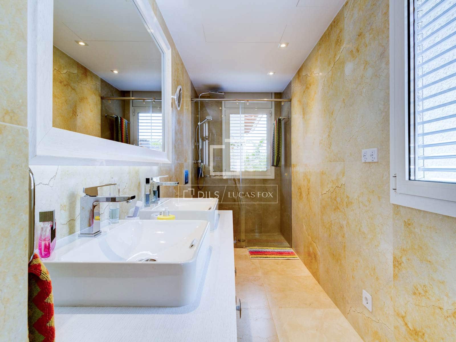 5 bedroom Villa for sale in Roda de Bara with pool garage - € 2,600,000 (Ref: 6380198)