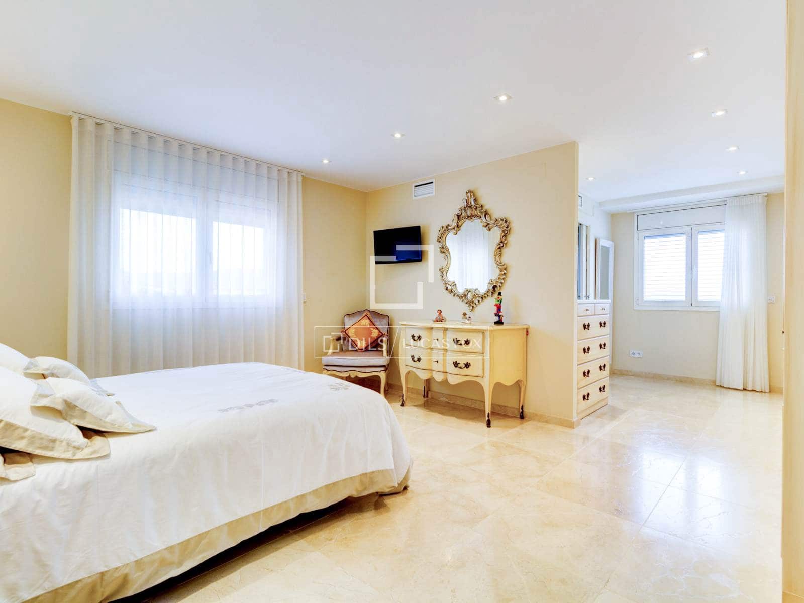 5 bedroom Villa for sale in Roda de Bara with pool garage - € 2,600,000 (Ref: 6380198)