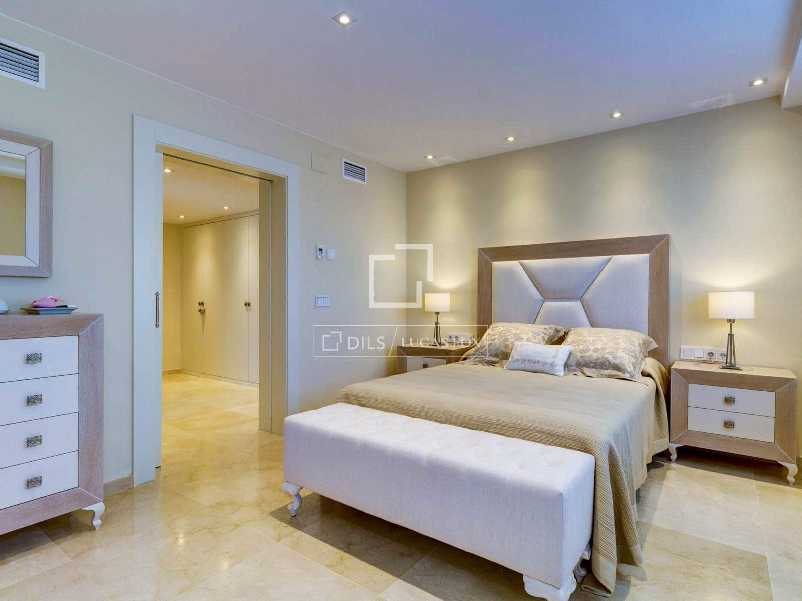 5 bedroom Villa for sale in Roda de Bara with pool garage - € 2,600,000 (Ref: 6380198)