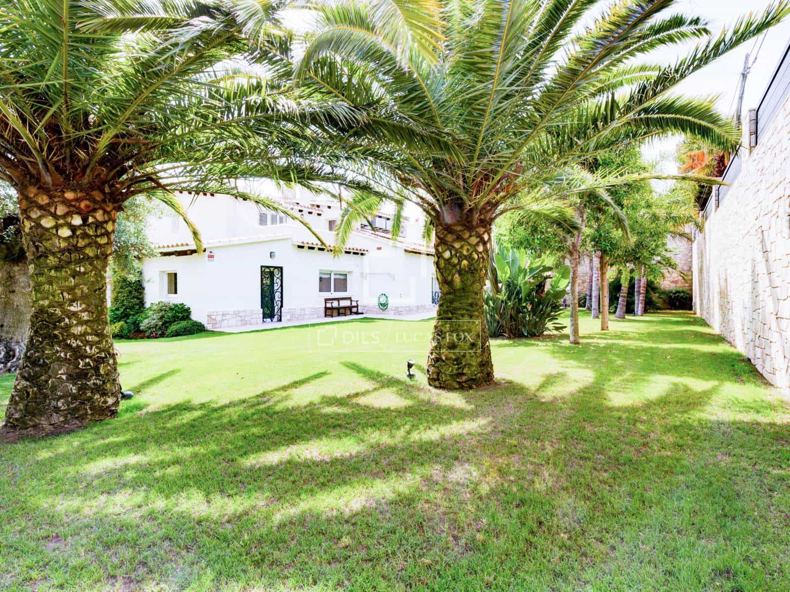 5 bedroom Villa for sale in Roda de Bara with pool garage - € 2,600,000 (Ref: 6380198)