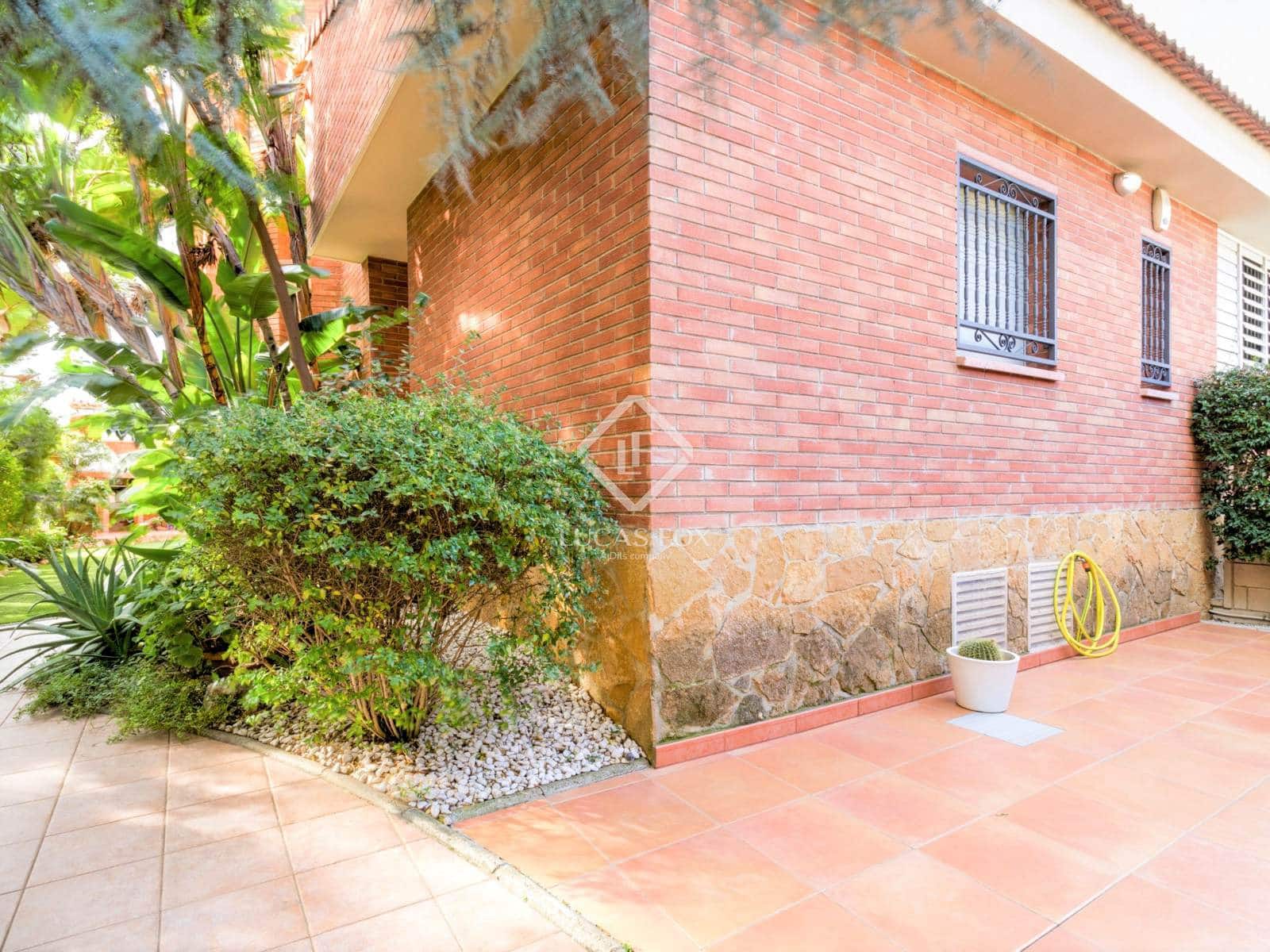 6 soveværelse Villa til salg i Tarragona by med swimmingpool garage - € 1.080.000 (Ref: 6380205)