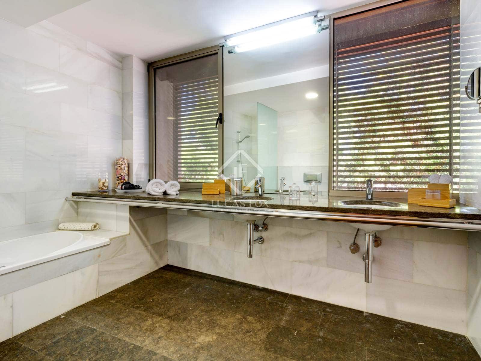 4 bedroom Villa for sale in Salou with pool - € 1,950,000 (Ref: 6380207)