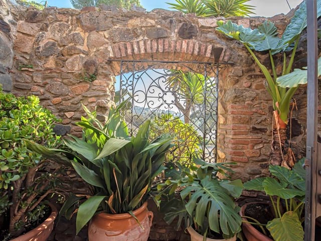 3 bedroom Villa for sale in Calonge i Sant Antoni with garage - € 450,000 (Ref: 6583370)