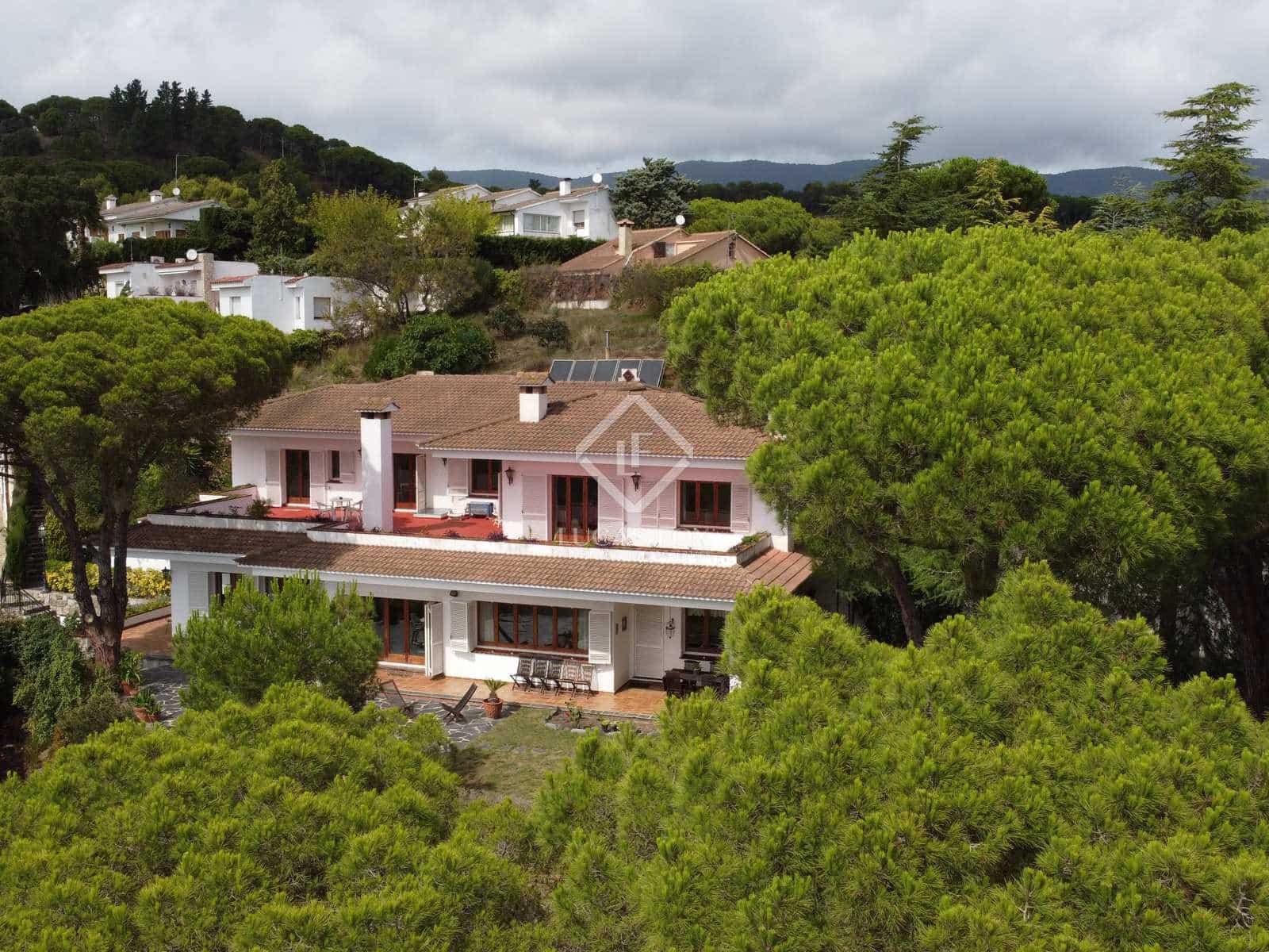 5 slaapkamer Villa te koop in Sant Cebria de Vallalta met garage - € 1.000.000 (Ref: 6588340)