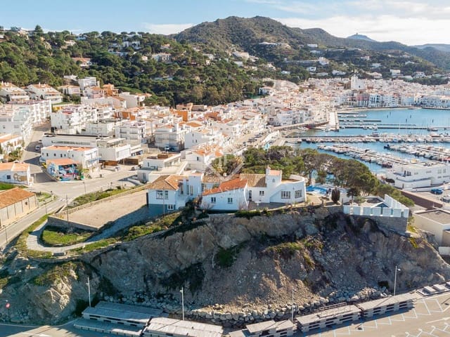 6 bedroom Villa for sale in El Port de la Selva with pool garage - € 3,900,000 (Ref: 6633744)