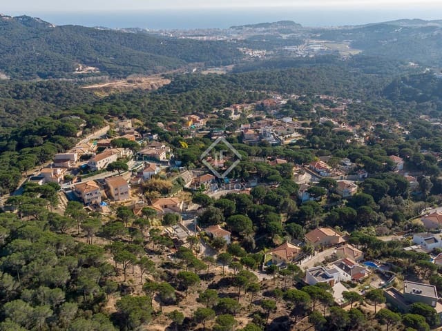 4 slaapkamer Villa te koop in Lloret de Mar met zwembad garage - € 869.500 (Ref: 6651426)