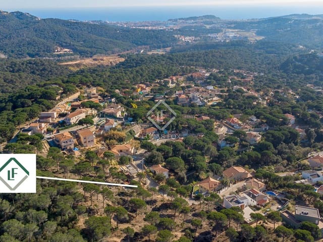 4 slaapkamer Villa te koop in Lloret de Mar met zwembad garage - € 869.500 (Ref: 6651426)