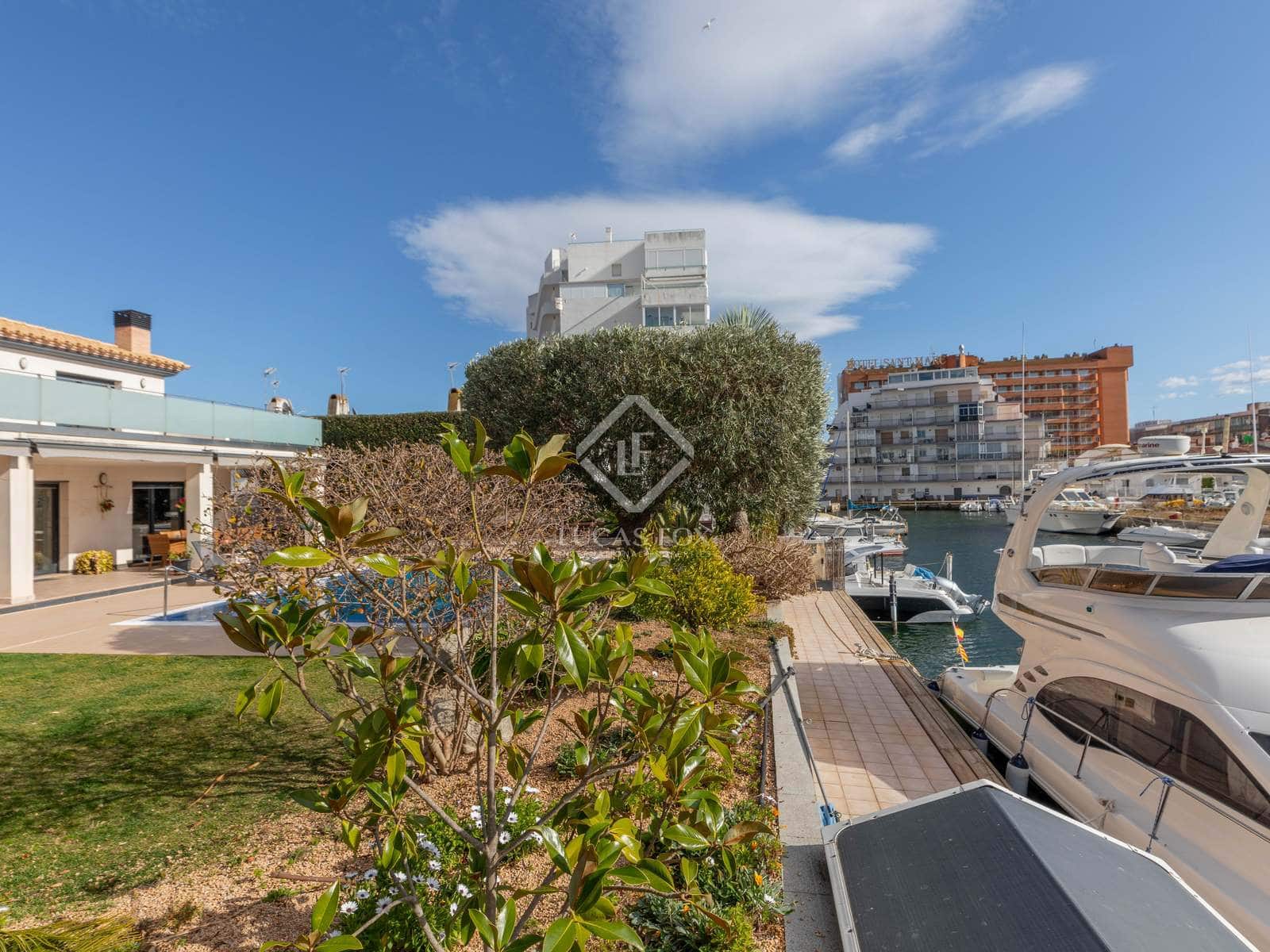 5 bedroom Villa for sale in Roses with pool garage - € 1,900,000 (Ref: 6663678)
