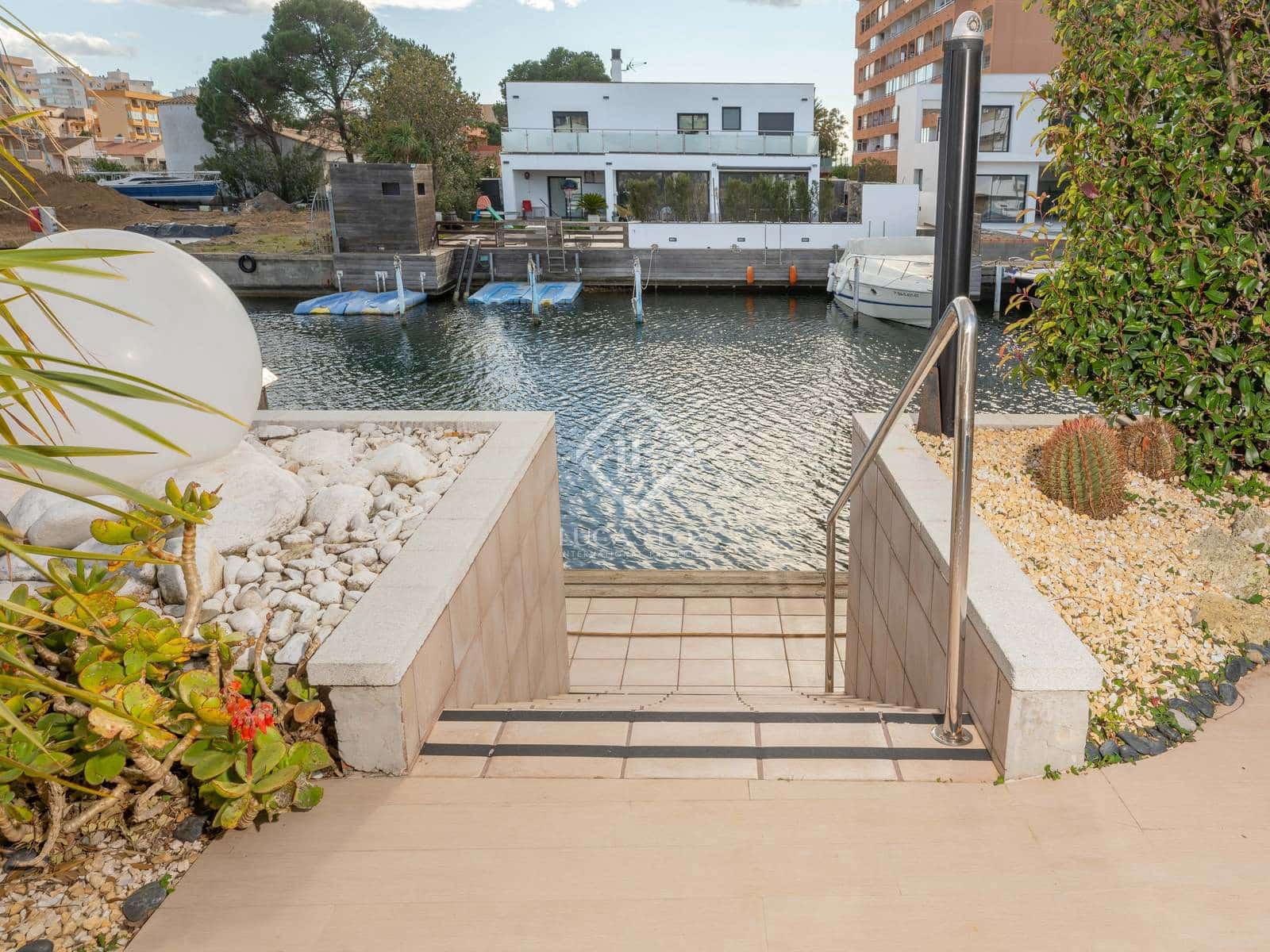 5 bedroom Villa for sale in Roses with pool garage - € 1,900,000 (Ref: 6663678)