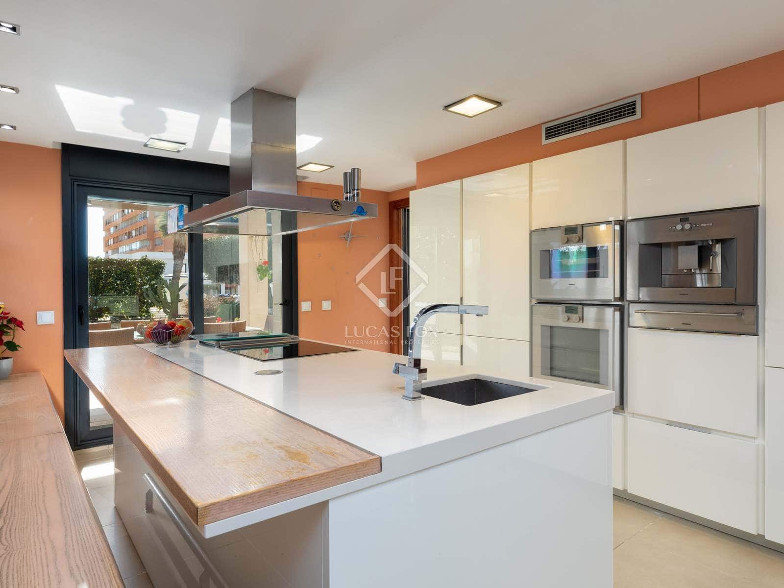 5 bedroom Villa for sale in Roses with pool garage - € 1,900,000 (Ref: 6663678)